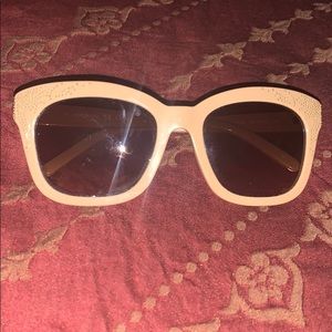 Beautiful Chole taupe / camel color shades